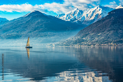 Obraz na plátne Sail boat on Lake Como