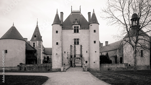 Château de Chamerolles, vue de l'extérieur, noir et blanc photo