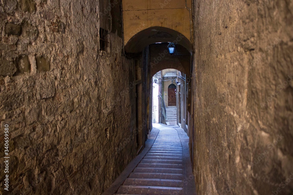 ìnarrow alleyway through walls in Perugia, Italy