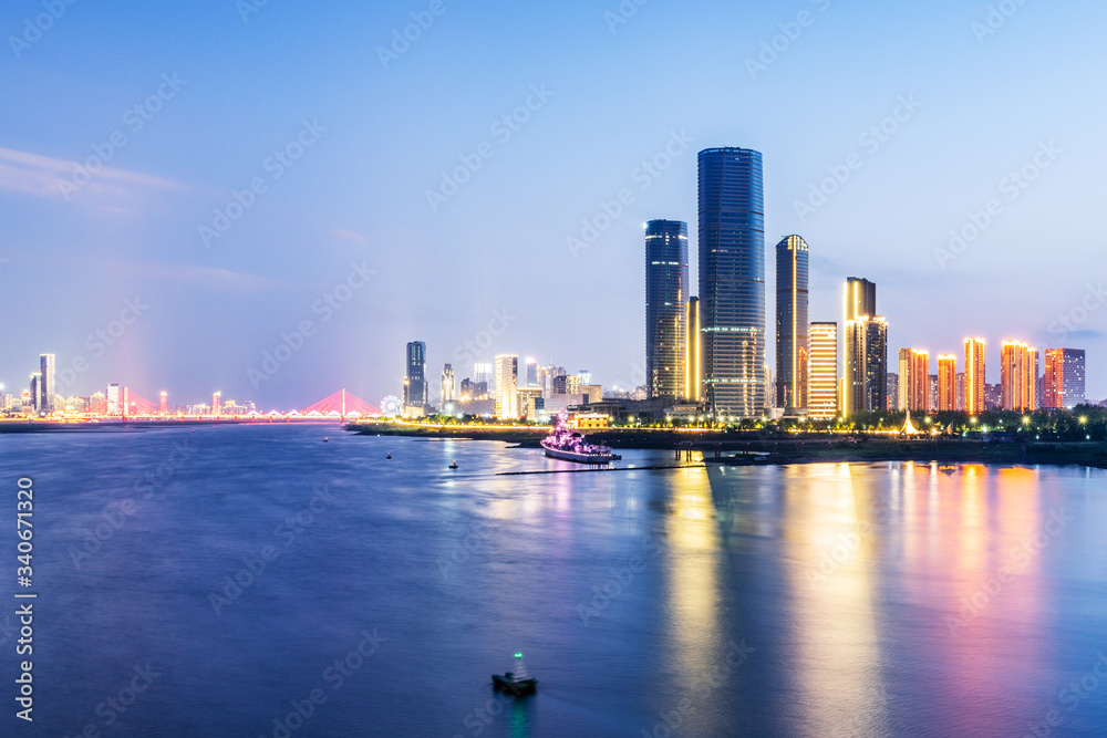 Naklejka premium panoramę hongkongu w nocy