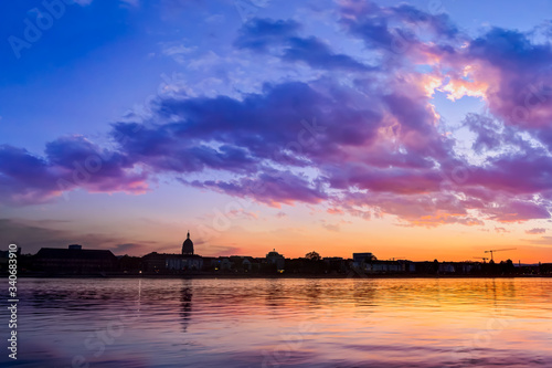 Sonnenuntergang in Mainz am Rhein mit wundervollen Wolken und Farben