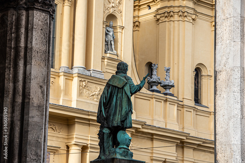 Monumentos y torres de Munich photo