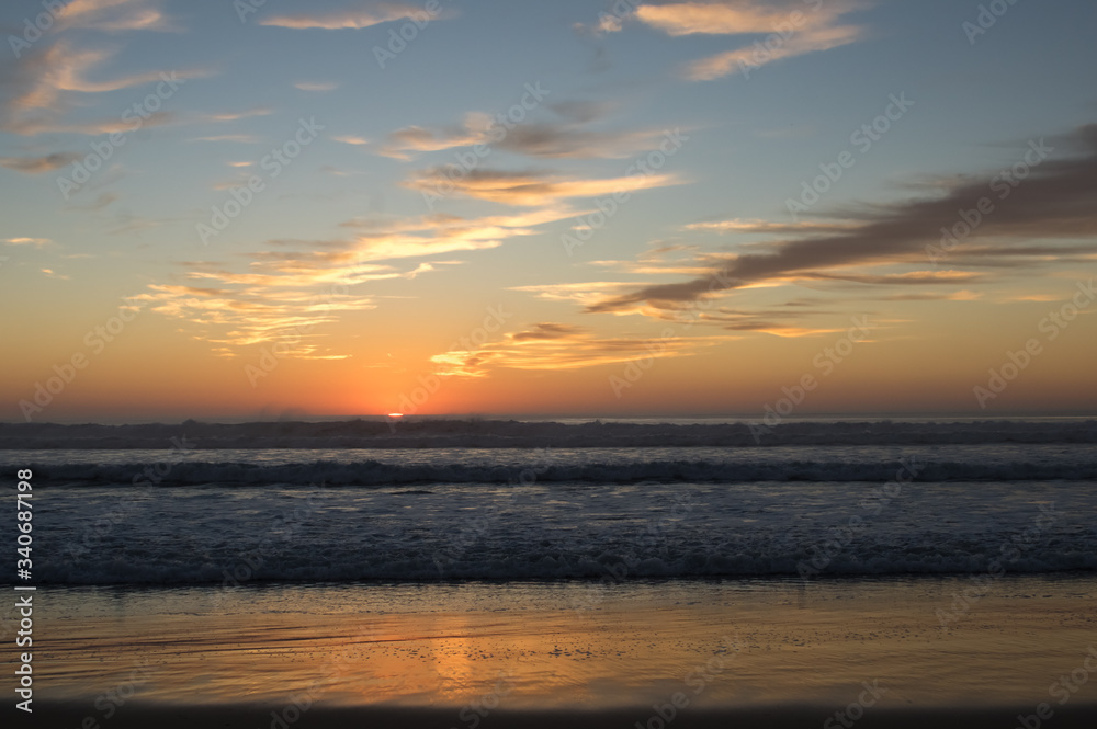 Magnifique coucher de soleil sur l'océan