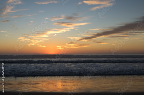 Magnifique coucher de soleil sur l'océan © Sylvie Chareun
