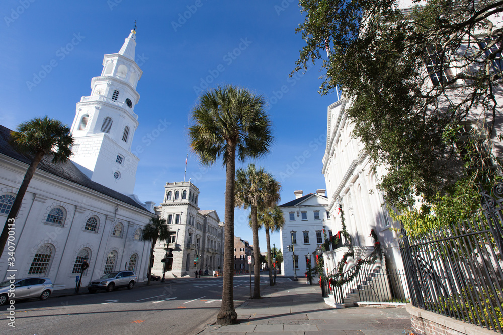 Obraz premium a view of the St Michaels Church in historic Charleston