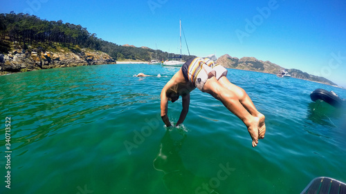 Me jump into the sea in the Cies island´s