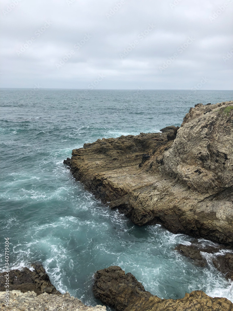 HERMOSO PAISAJE DEL MAR ROCOSO AZUL 