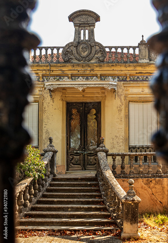 Abandoned palace photo