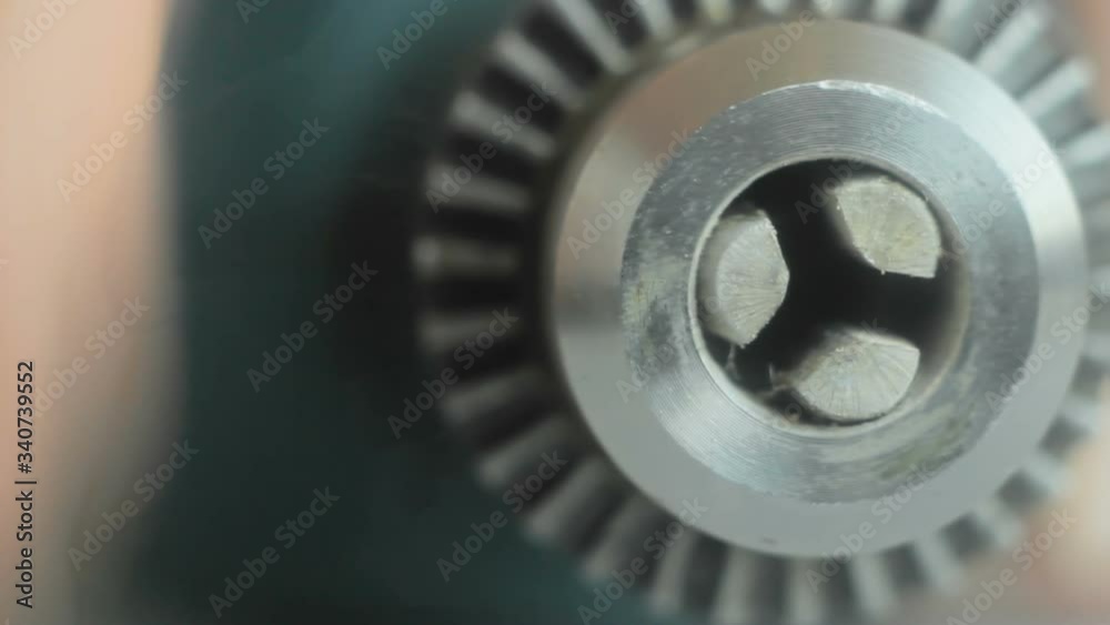 The rotation of the arms to clamp, to tighten the jaws of the Chuck of a drill. The rotation of the arms to clamp, to tighten the jaws of the Chuck of a drill.