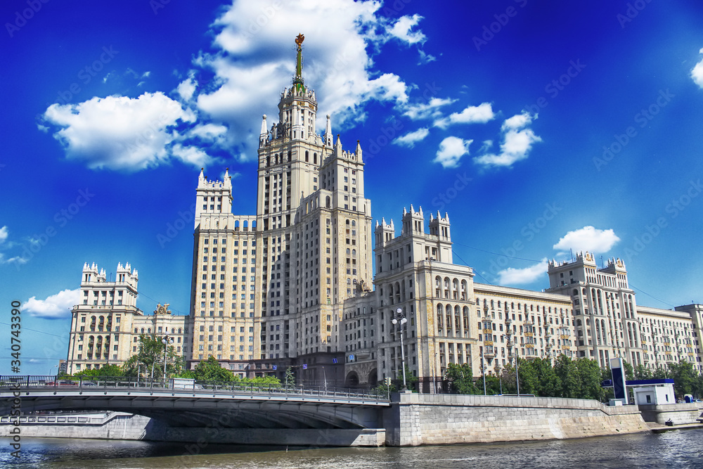 Kotelnicheskaya Embankment Building is one of seven Stalinist skyscrapers laid down in September 1947 and completed in 1952, designed by Dmitry Chechulin, Moscow, Rusiia