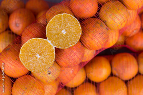 bola de red llena de naranjas dulces photo