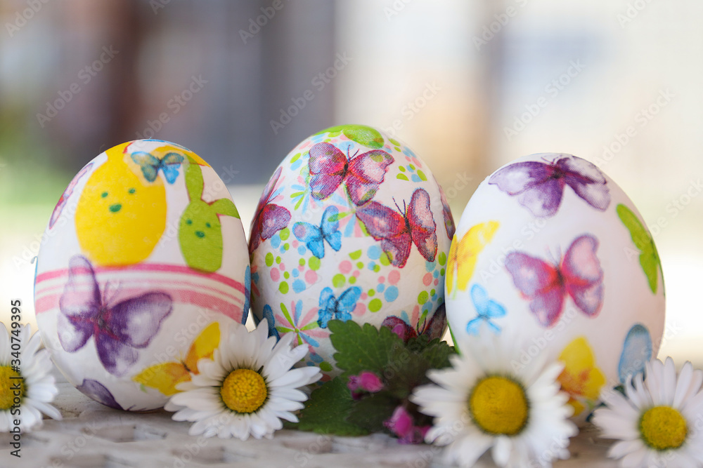 Fototapeta premium Colorful easter egg decoration with flowers