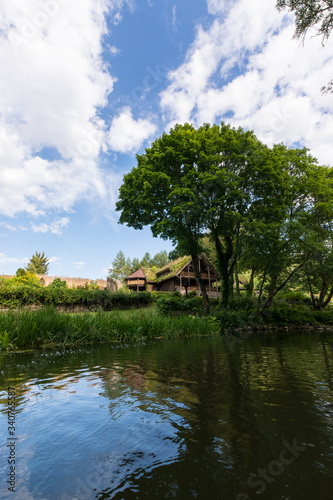 Fototapeta Naklejka Na Ścianę i Meble -  Wild refugee build in the middle of the woods.