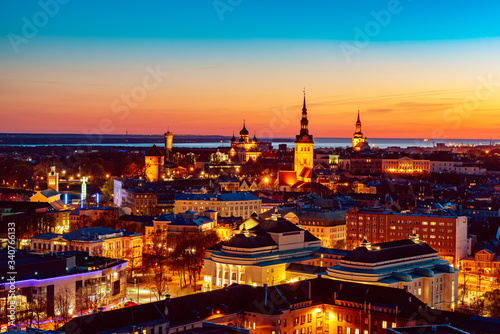 Fototapeta Naklejka Na Ścianę i Meble -  Tallinn view at sunset