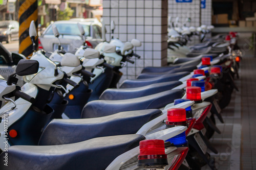警察のパトロール用オートバイの列