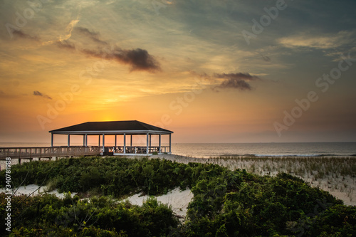 Foto A gentle eastward glow announces dawn in Brant Beach, NJ
