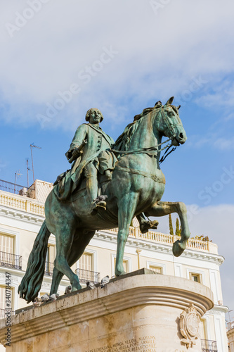 プエルタ・デル・ソル カルロス3世騎馬像 