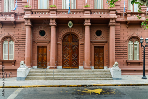 Facade of the building of the municipality of Rosario, Argentina © simonmayer