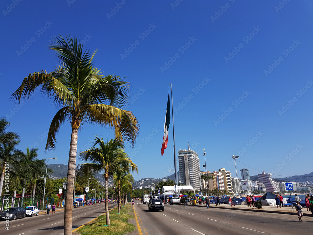 Naklejka premium Avenida Costera in Acapulco outside the Papagayo park and the flagpole