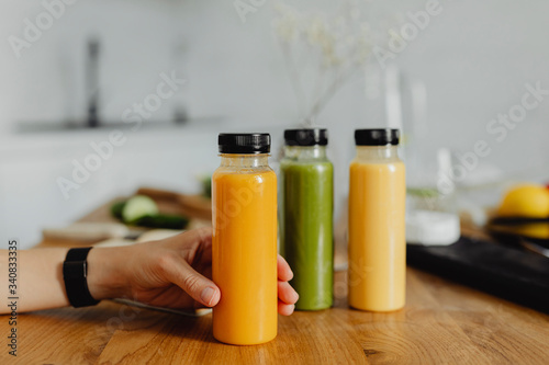 Canvastavla Detox cold-pressed juice in bottles