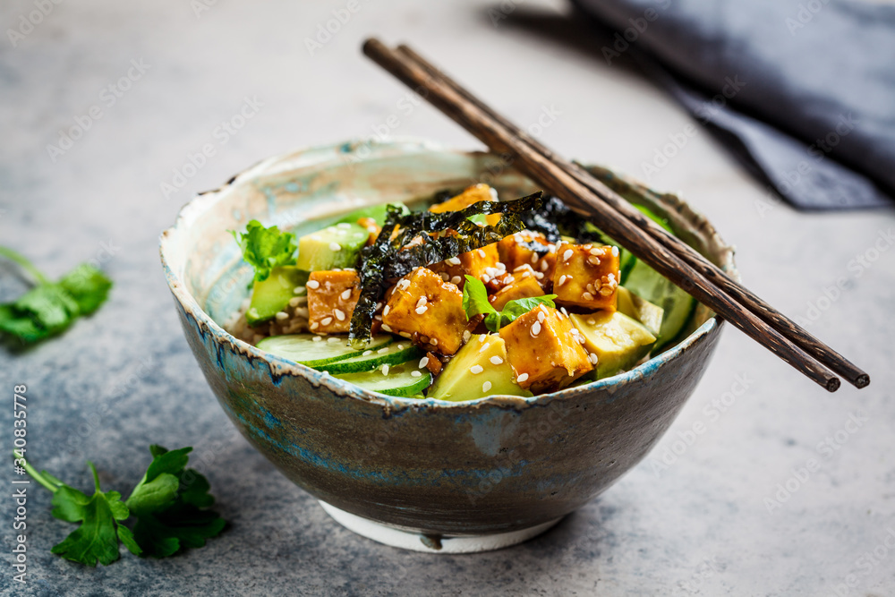 Vegan tofu poke bowl with rice, cucumber, avocado and nori, gray background. - obrazy, fototapety, plakaty 