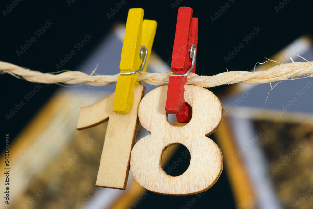 18 Geburtstag und zwei Gläser Sekt Stock Photo | Adobe Stock