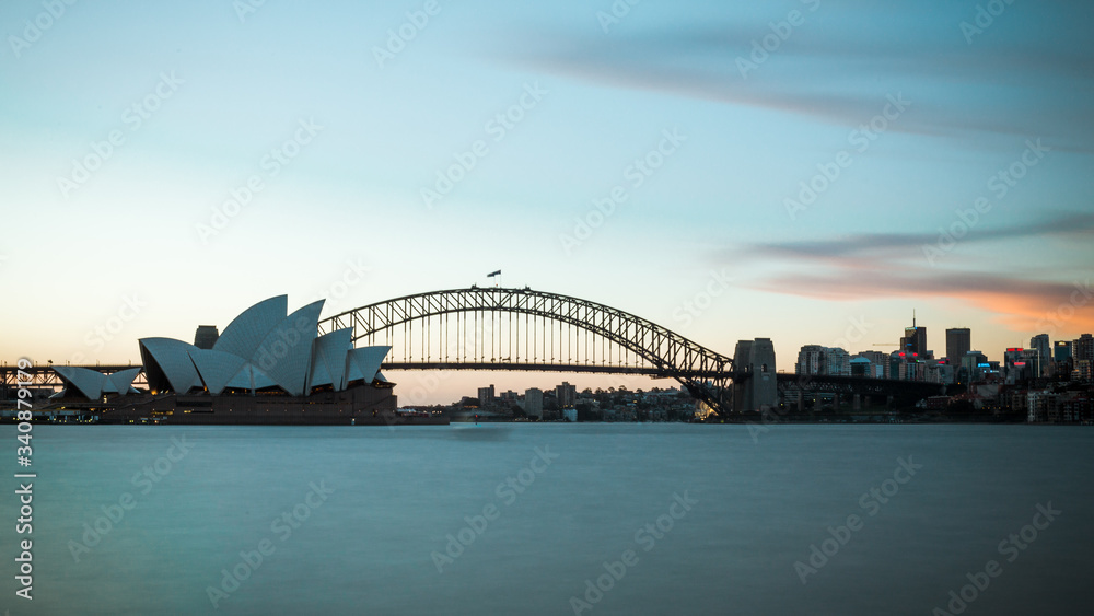 Fototapeta premium sydney harbour bridge o zachodzie słońca