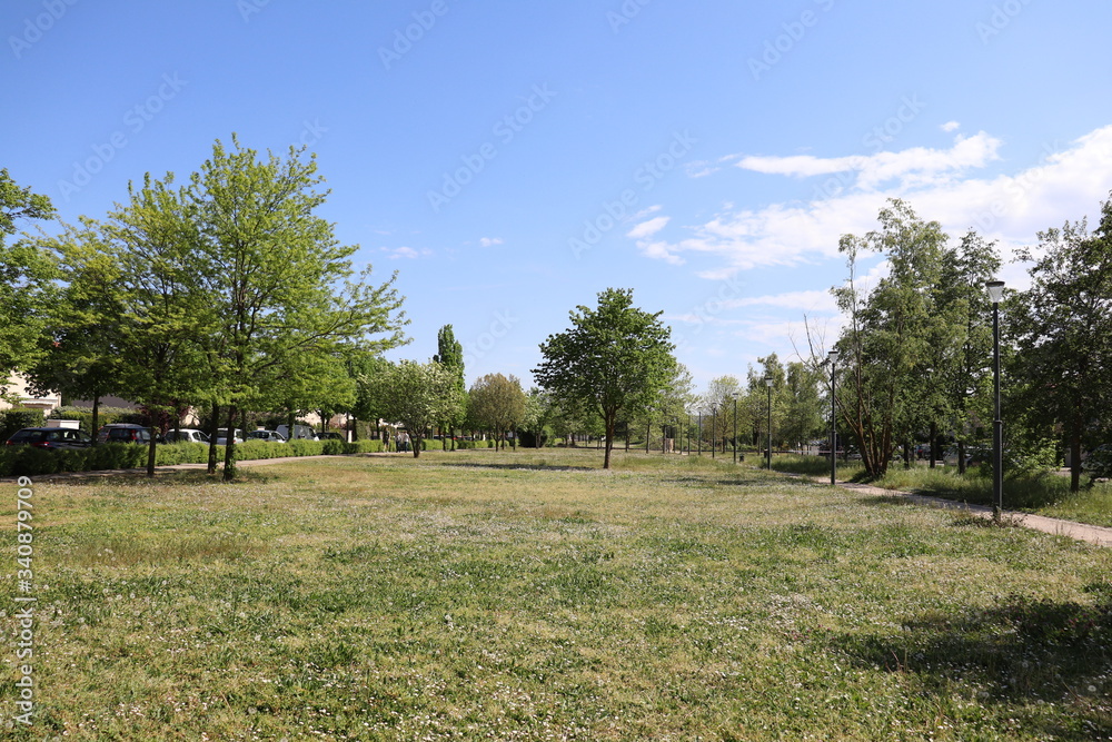 Fototapeta premium Le parc Bourlione à Corbas, grand espace vert - Ville de Corbas - Département du Rhône - France