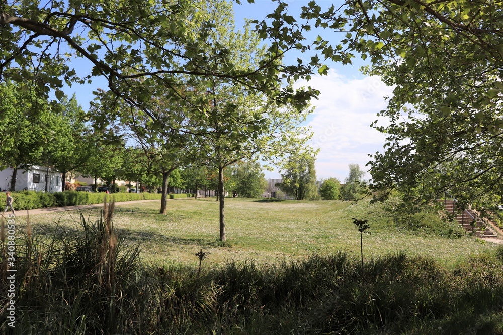Le parc Bourlione à Corbas, grand espace vert - Ville de Corbas - Département du Rhône - France Le parc Bourlione à Corbas, grand espace vert - Ville de Corbas - Département du Rhône - France