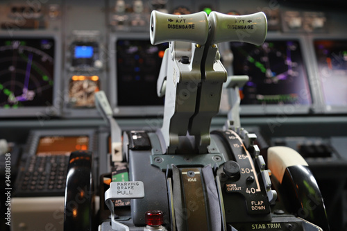 Boeing 737 thrust regulation