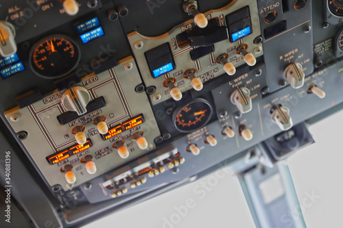 Boeing 737 overhead panel