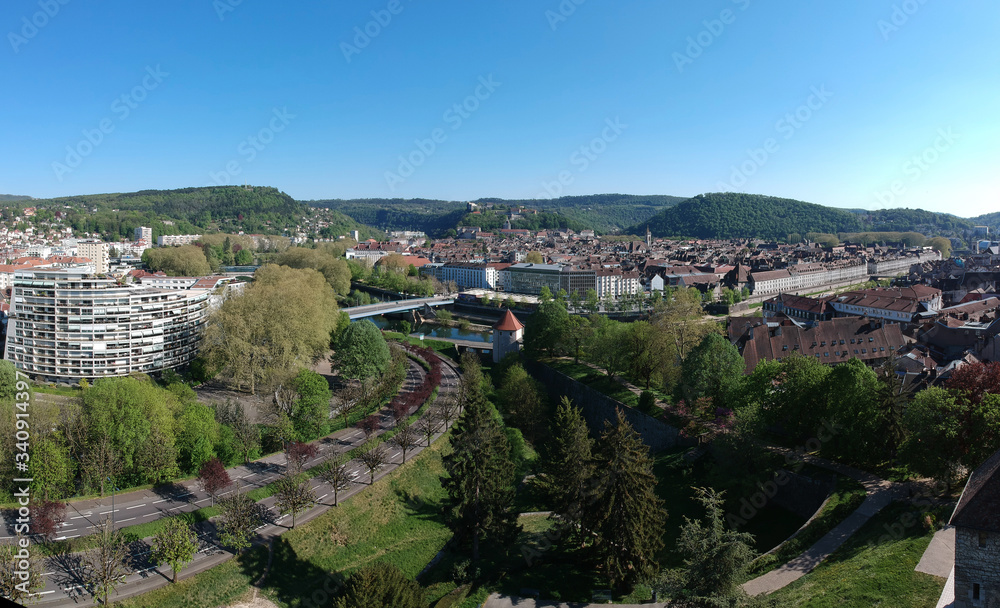 Vue aérienne du centre ville de Besançon depuis le quartier Battant