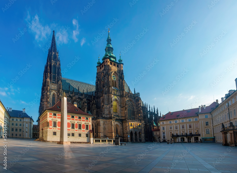 Fototapeta premium Picturesque view of St. Vitus Cathedral in Prague, Czech Republic
