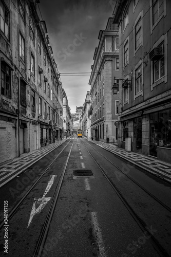 yellow tram © Raul
