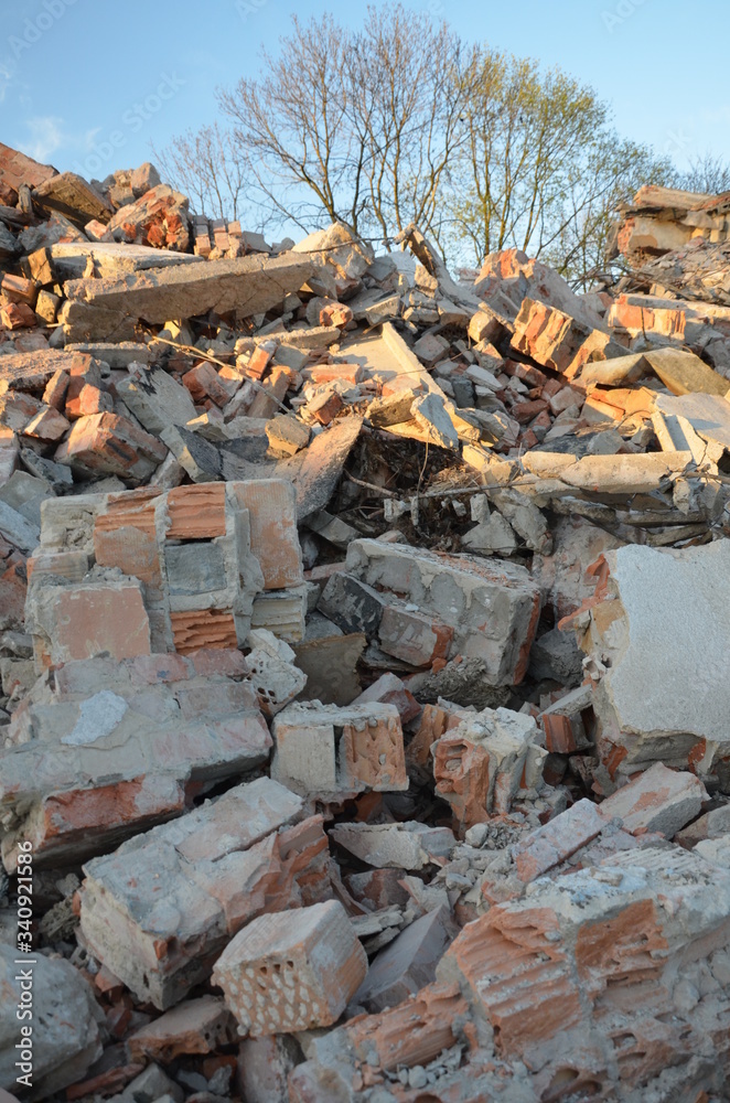 nalot , po bombach , ,gruzowisko , wyburzanie budynków , ,kataklizm , wojna ,po bombie , wyrwa , gruzowisko , po spaleniu ,, nalot , po bombie , kino Staszów , bombardowanie ,wyburzanie koparką nalot , po bombach , ,gruzowisko , wyburzanie budynków , ,kataklizm , wojna ,po bombie , wyrwa , gruzowisko , po spaleniu ,, nalot , po bombie , kino Staszów , bombardowanie ,wyburzanie koparką