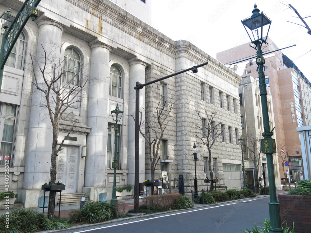 横浜馬車道の街並み ガス灯 旧富士銀行横浜支店 Bashamichi Shopping Avenue Stock Photo Adobe Stock