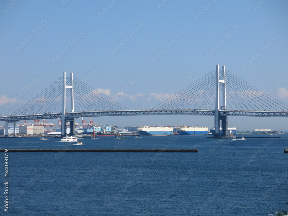 横浜港大さん橋国際客船ターミナルの屋上先端からの眺め（横浜ベイブリッジ・マリーンルージュ）　Yokohama Bay Bridge