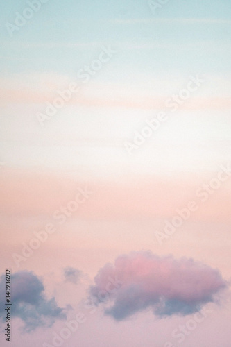 Pastel colored sky © rawpixel.com