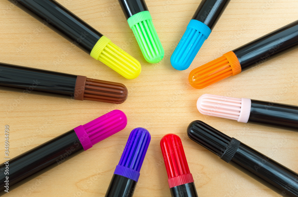 Radial arrangement of art pens