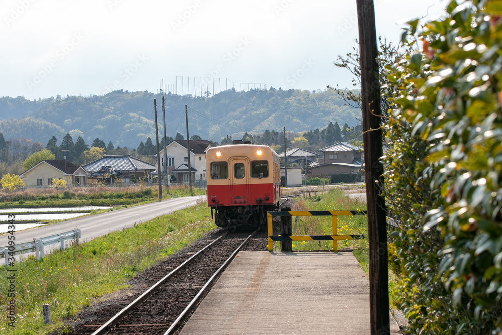 Naklejka premium 上総川間駅付近の小湊鐵道 千葉県市原市 日本