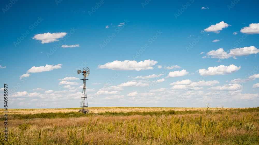 Obraz premium Windmill on the Prairie