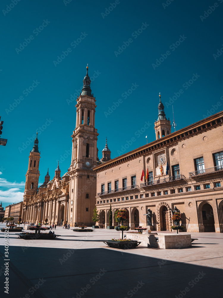 Naklejka premium Plaza del Pilar in Zaragoza, Spain