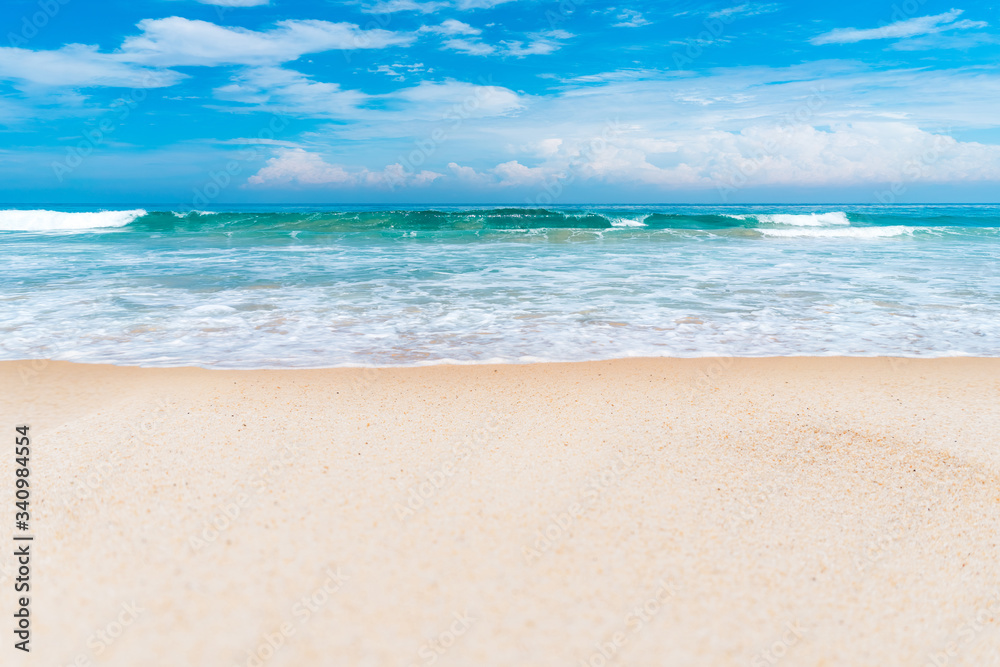 Obraz premium Beautiful tropical beach with blue sky and white clouds abstract texture background. Copy space of summer vacation and holiday business travel concept.