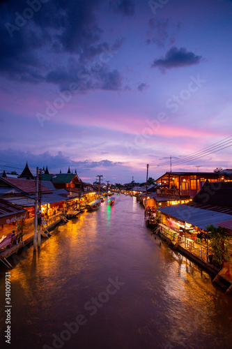 View of Amphawa Floating Market Towns and tourists walk shopping, eat and take pictures around the area. There are many restaurants in the area. Is one of the most popular floating markets in Thailand
