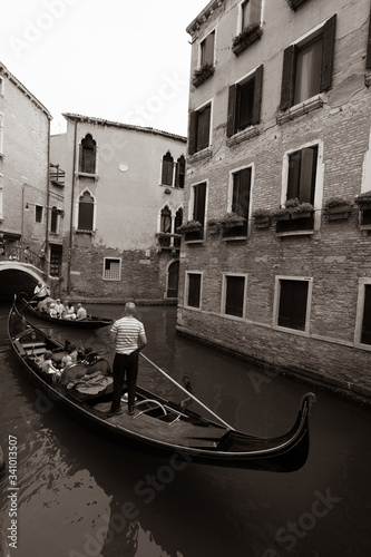 Romantic Venice glimpses and canals © Matteo Ciani