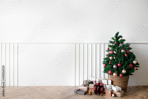 Fototapeta Naklejka Na Ścianę i Meble -  Simple mini Christmas tree at home