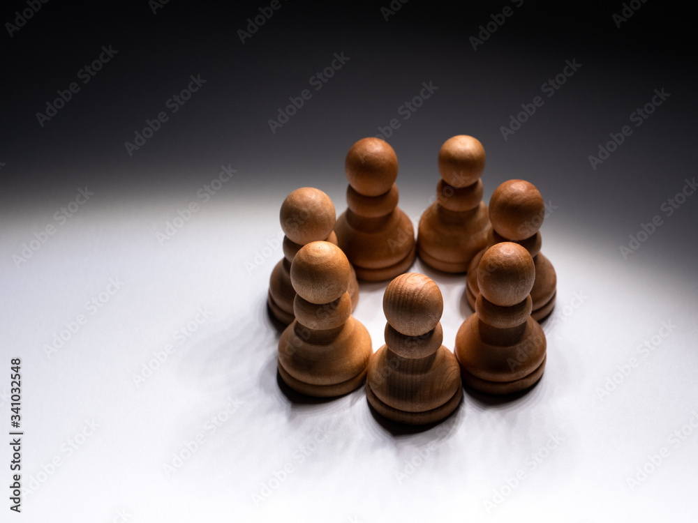 Φωτογραφία A circle of chess pawns showing either a game plan and strategic business thinking, or a group conspiring in secret
