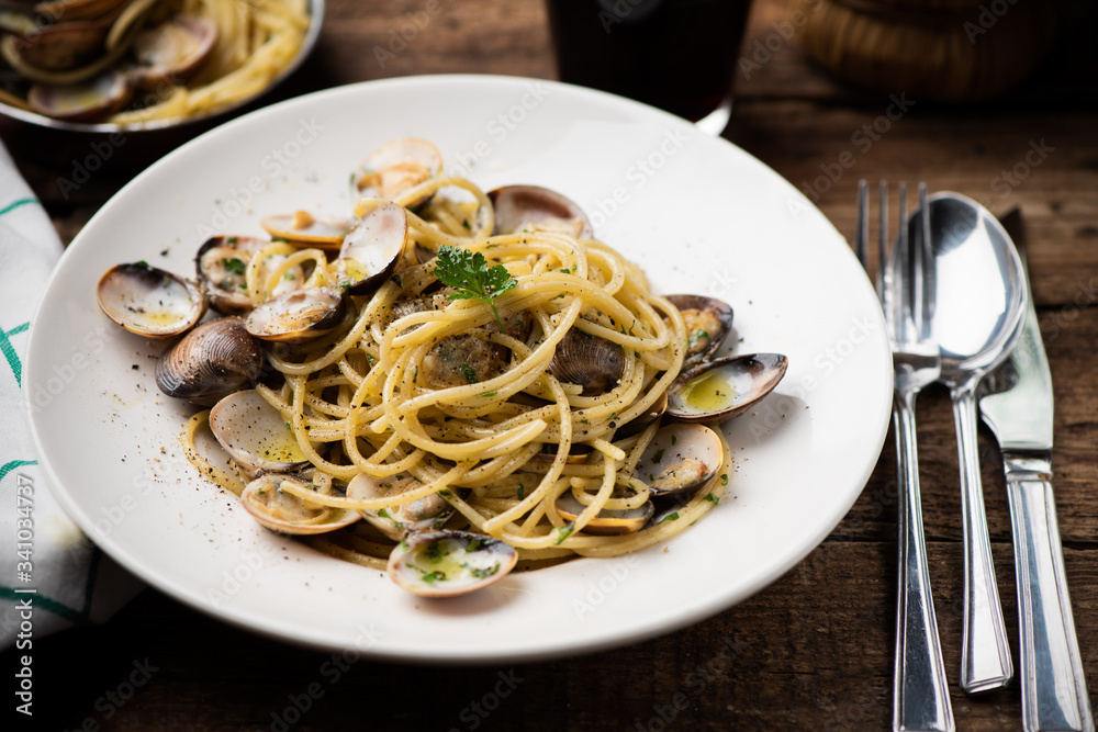 Italian food. Spaghetti with clams Juicy, garlic.