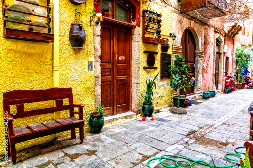 Fototapeta Naklejka Na Ścianę i Meble -  Colorful traditional Greece series - narrow streets in old town of Rethymno, Crete island