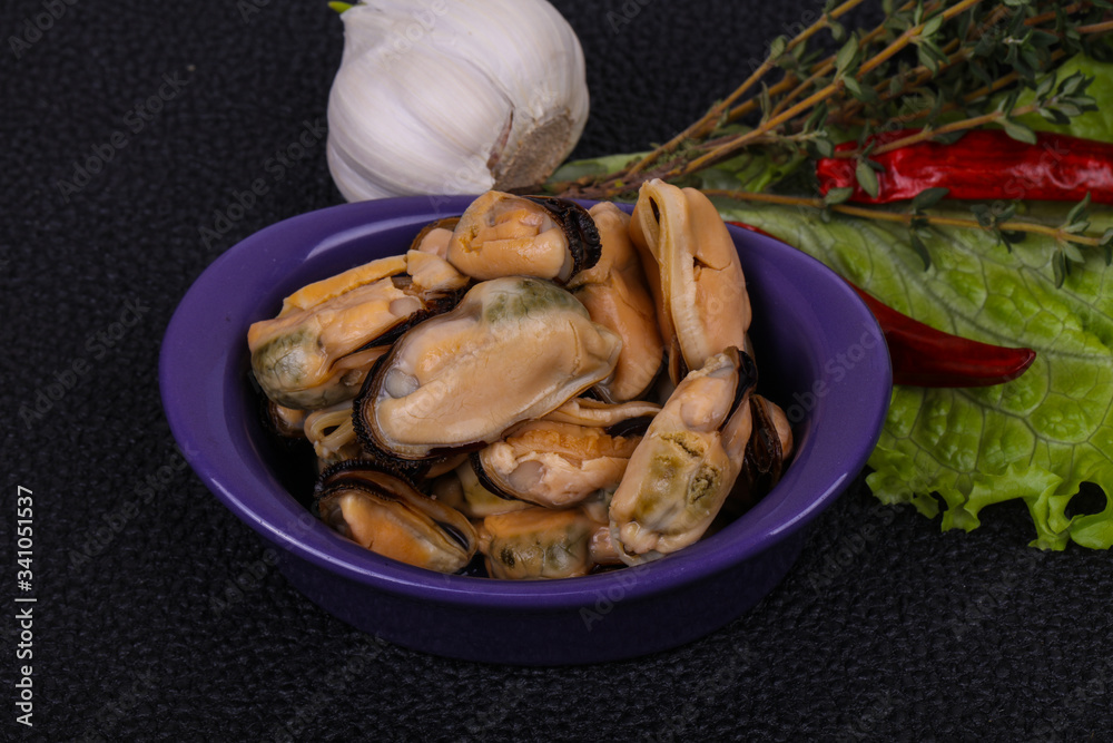 Pickled mussels in the bowl served pepper, garlic and salad Pickled mussels in the bowl served pepper, garlic and salad